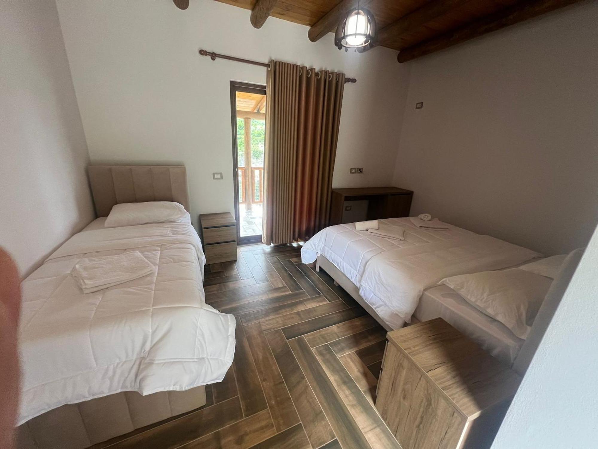 Guest House Bracaj Zhaban 외부 사진