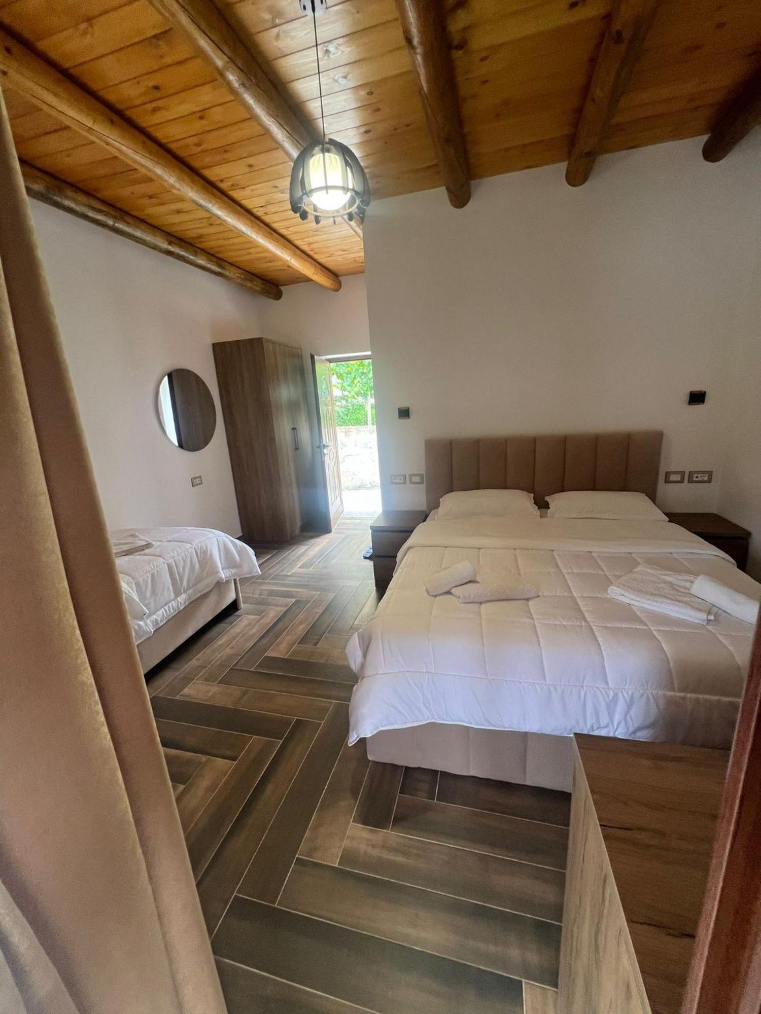 Guest House Bracaj Zhaban 외부 사진